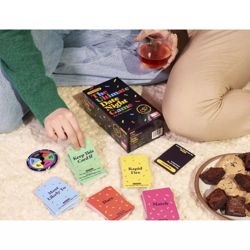 Just Play Let's Get Deep - El juego definitivo para noches de cita, 400 cartas de conversación para parejas, 3 niveles: Ice Breaker, Deep, Deeper, 2+ jugadores, a partir de 17 años