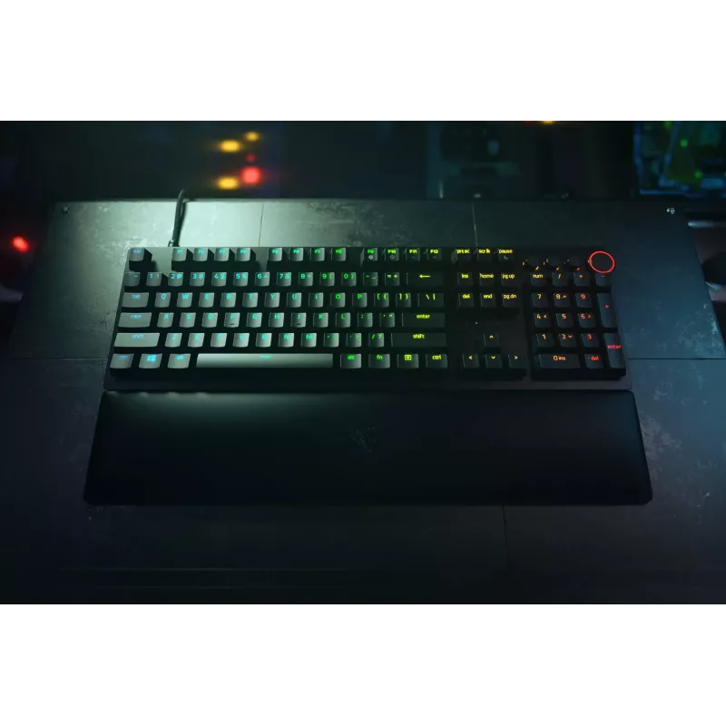 Razer Huntsman V2 teclado gaming óptico con cable, switches Linear Red, distribución nórdica, RGB, negro (RZ03-03930600-R3N1)
