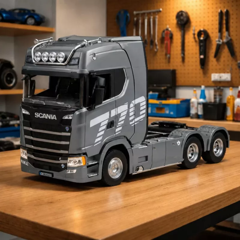 HUINA 32329 Scania 1:18 tractora RC de 6 canales gris plata