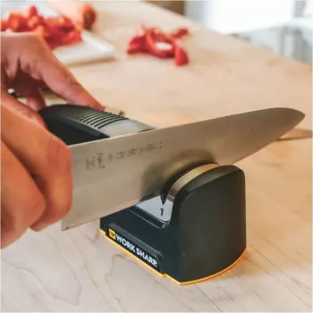 Work Sharp Afilador de cuchillos de cocina con mecanismo de extracción, 2 etapas, carburo y cerámica, Negro/Plata