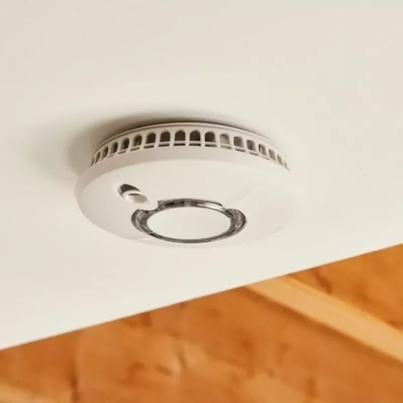 Detector de humo por aspiración Yale conectable con conexión inalámbrica