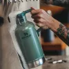 STANLEY Easy-Pour Growler Jarra de cerveza Classic 1,9L verde