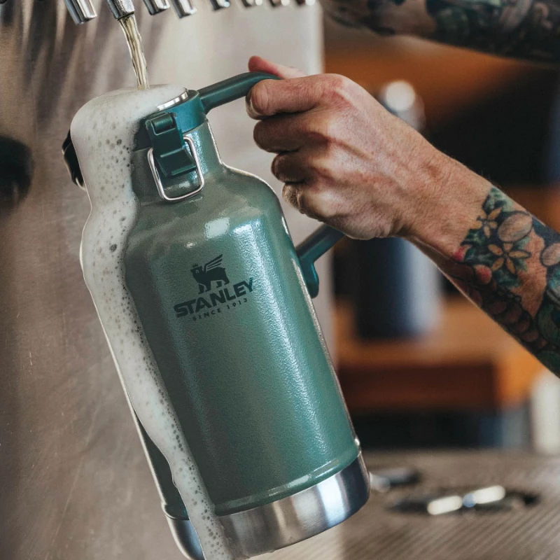 STANLEY Easy-Pour Growler Jarra de cerveza Classic 1,9L verde