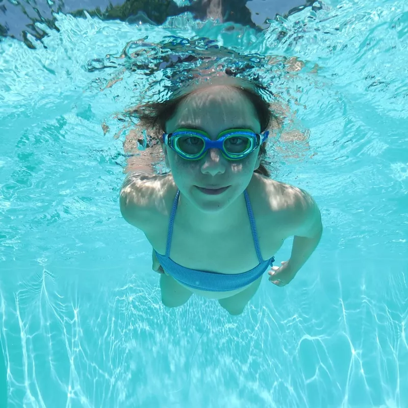 SCHILDKROT gafas de natación junior Capri, azul/verde, antivaho, lentes de policarbonato irrompibles, correa ajustable, 1 par (940055)