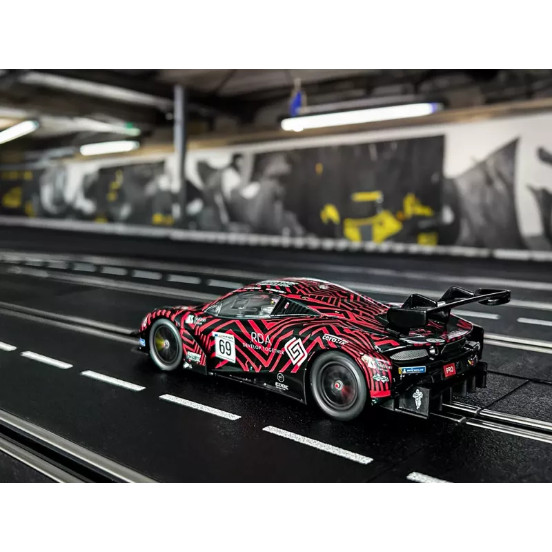 Carrera 20032020 DIGITAL 132 McLaren 720S GT3 Optimum Motorsport N.º 69 International GT Open 2023 1:32 Slotcar