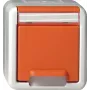 Gira toma de corriente SCHUKO con tapa abatible, superficie, naranja 4440309