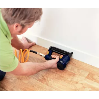 RAPID TOOLS Clavadora y grapadora neumática PBS121 azul/amarillo con maletín para grapas tipo 606 (12-30 mm) y clavos tipo 8 5000053