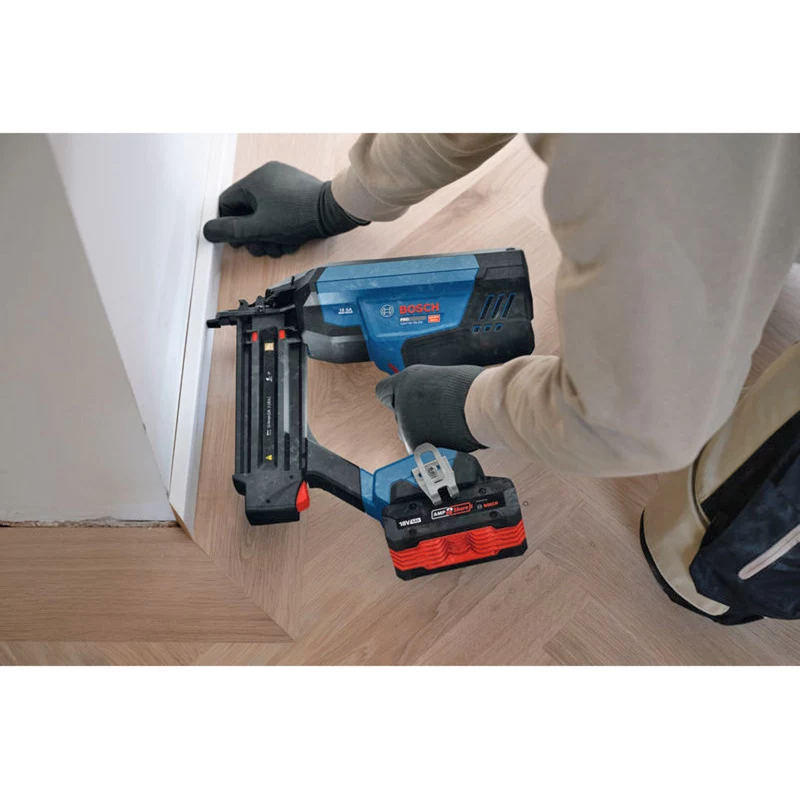 Bosch Professional GNH 18V-50-2M Clavadora de batería 18V (herramienta sin batería, azul/negro)