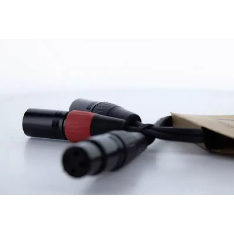 Cordial EY 0,3m cable adaptador en Y XLR - 1x XLR hembra a 2x XLR macho, negro 14880