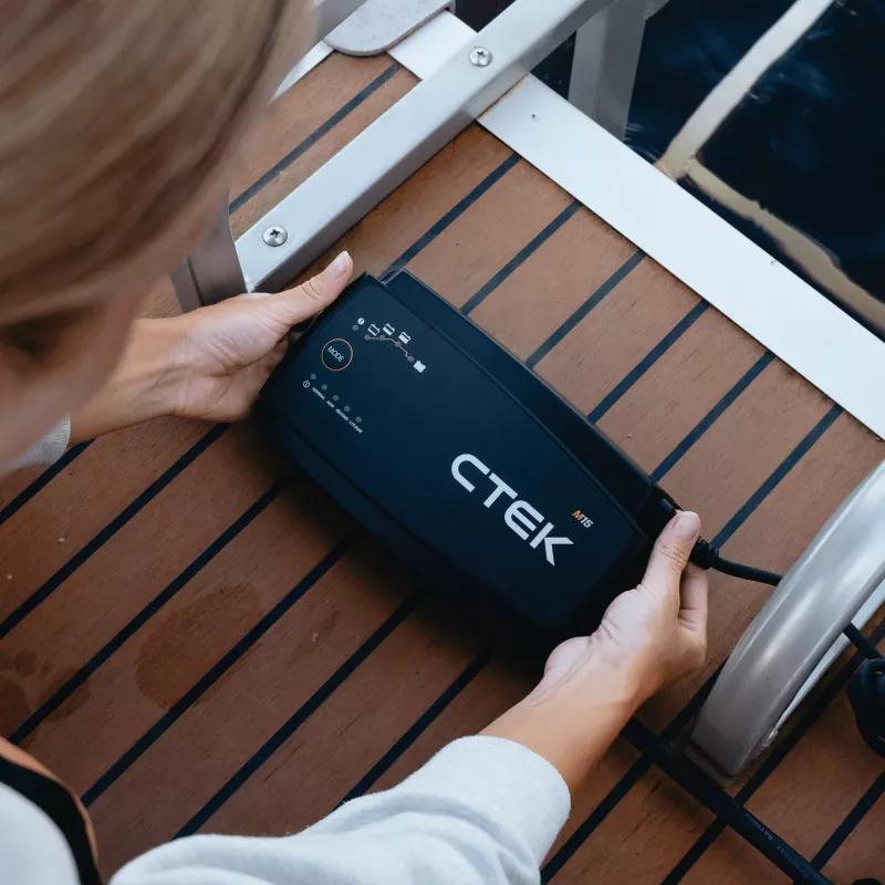 CTEK M15 EU 40-192 Cargador de batería automático 12V 15A para baterías de plomo-ácido y litio