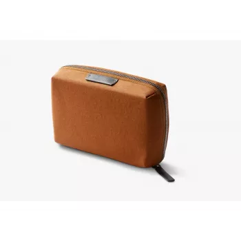 Bellroy Tech Kit Compact – Organizador de accesorios técnicos bronce