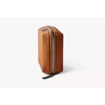 Bellroy Tech Kit Compact – Organizador de accesorios técnicos bronce
