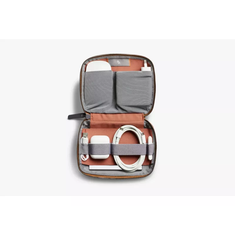 Bellroy Tech Kit Compact – Organizador de accesorios técnicos bronce