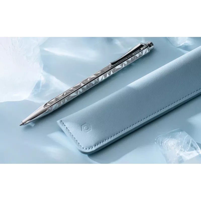 Set de bolígrafo y portaminas Caran d'Ache Ecridor Alpine Frost, tinta negra, Medium, acabado platino CC0890.025