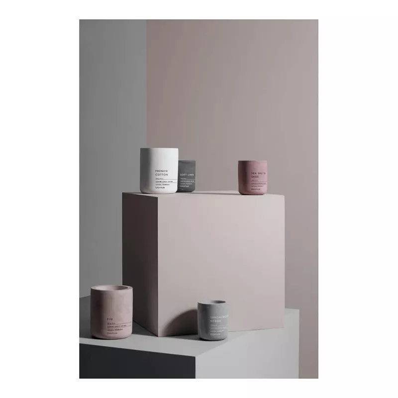 BLOMUS FRAGA vela aromática sándalo mirra 8 cm gris