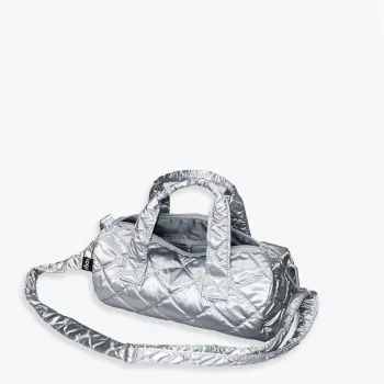 Bolsa weekender LOQI Metallic – Plata Puffy (mediana)