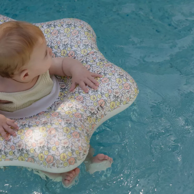 Flotador Sunnylife para niños pequeños – Floats Into the Garden
