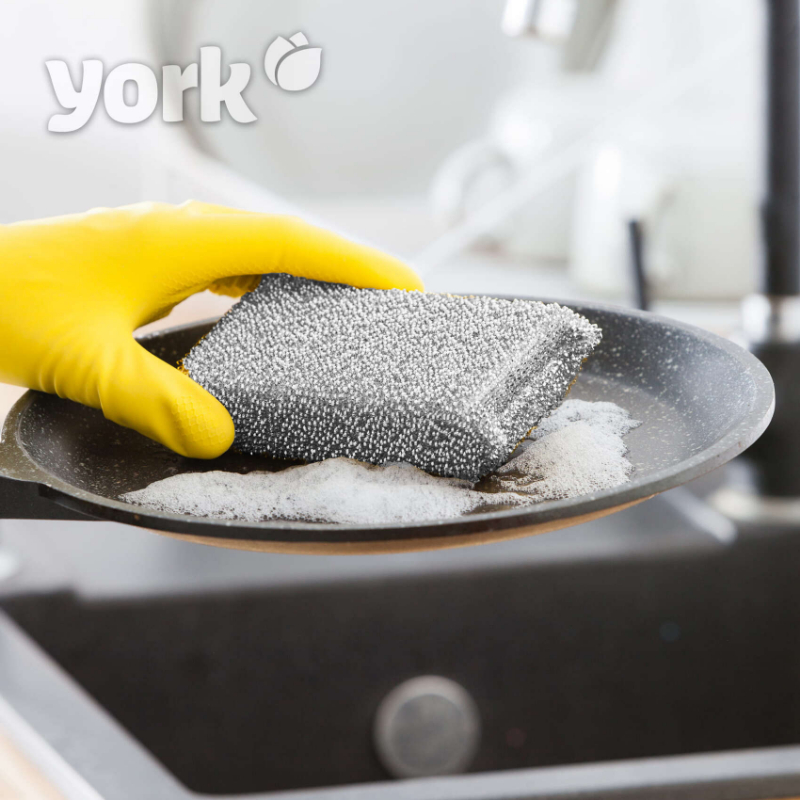 Esponja YORK para superficies de teflón con carcasa metálica 12,5x8x2,7cm