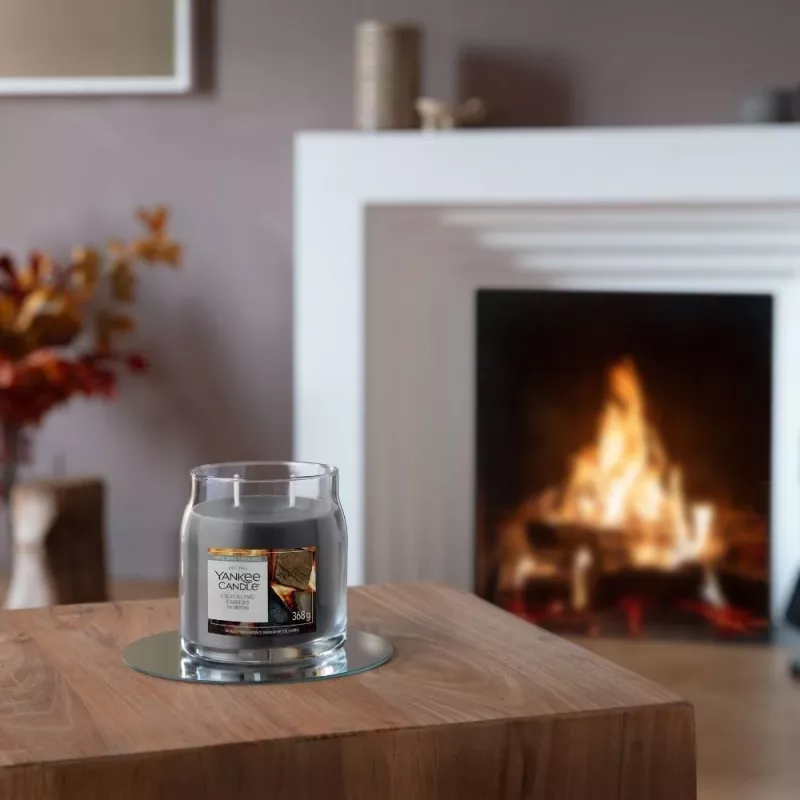 Yankee Candle vela Crackling Embers, mediana