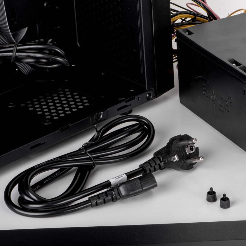 Akyga AK-PC-106A cable de alimentación CEE 7/7 (Schuko) a IEC C13, CCA 3 x 0,75 mm², 3 m, negro