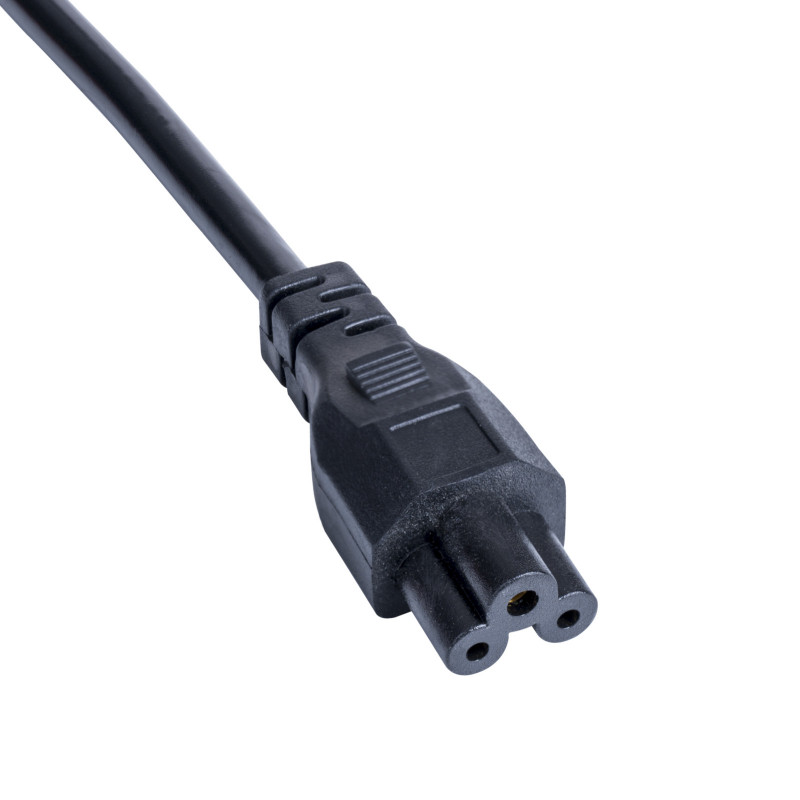 Akyga AK-AG-02A cable de alimentación UK BS 1363 (tipo G) a IEC C5 (trébol), CCA 3 x 0,5 mm², 1,5 m, negro