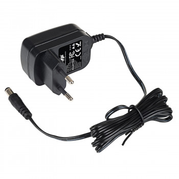 Akyga AK-TB-08 fuente de alimentación universal 5 V / 1 A 5 W, DC 5,5 x 2,1 mm, 1,4 m, negra