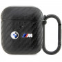 Funda BMW BMA2WMPUCA2 Carbon Double Metal Logo para Apple AirPods 1/2, negra