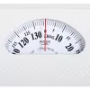 Adler AD 8179 Báscula de baño mecánica - blanca, capacidad 136 kg