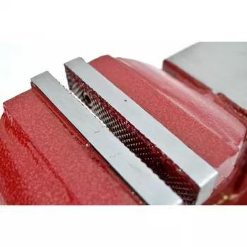 Tornillo de banco AWTOOLS AW24224