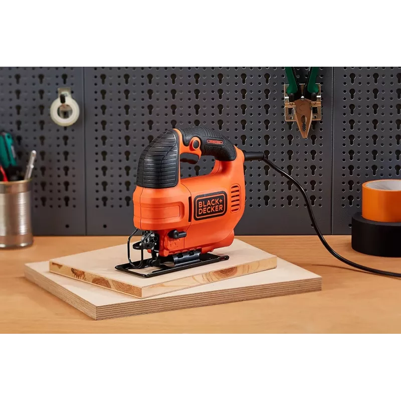 BLACK & DECKER sierra de calar KS701PEK-QS 520W con velocidad variable y movimiento pendular