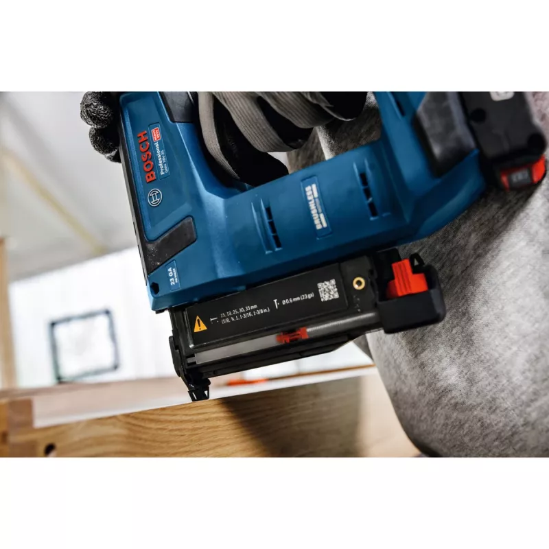 Bosch Professional GNH 18V-35 clavadora a batería 18V (sin batería, azul/negro)