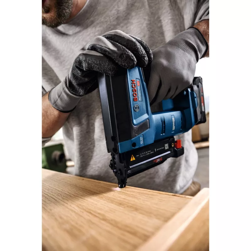 Bosch Professional GNH 18V-35 clavadora a batería 18V (sin batería, azul/negro)