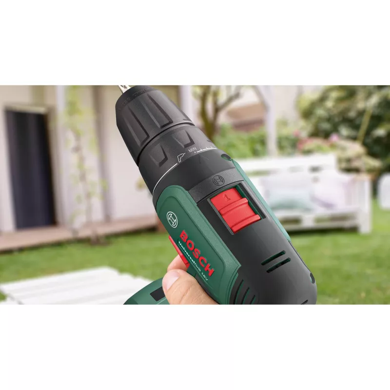 BOSCH UniversalImpact 18V Atornillador percutor a batería (verde/negro, 2x1,5 Ah Li-Ion, set de 241 piezas)