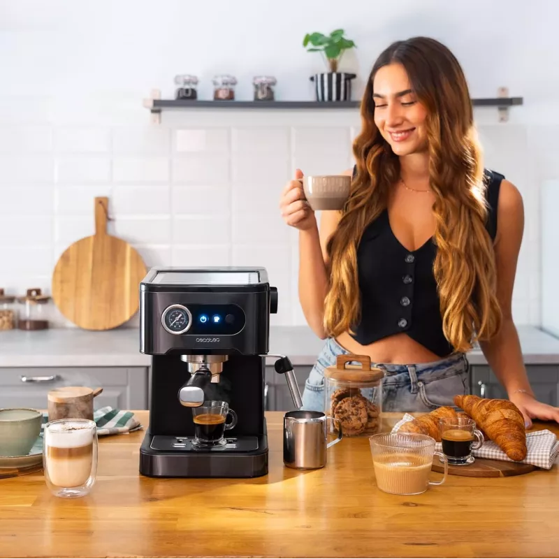 Cecotec Power Espresso 20 Pro Latte Cafetera, 20 bares de presión, espumador de leche integrado, semiautomática, Negra, 1350 W