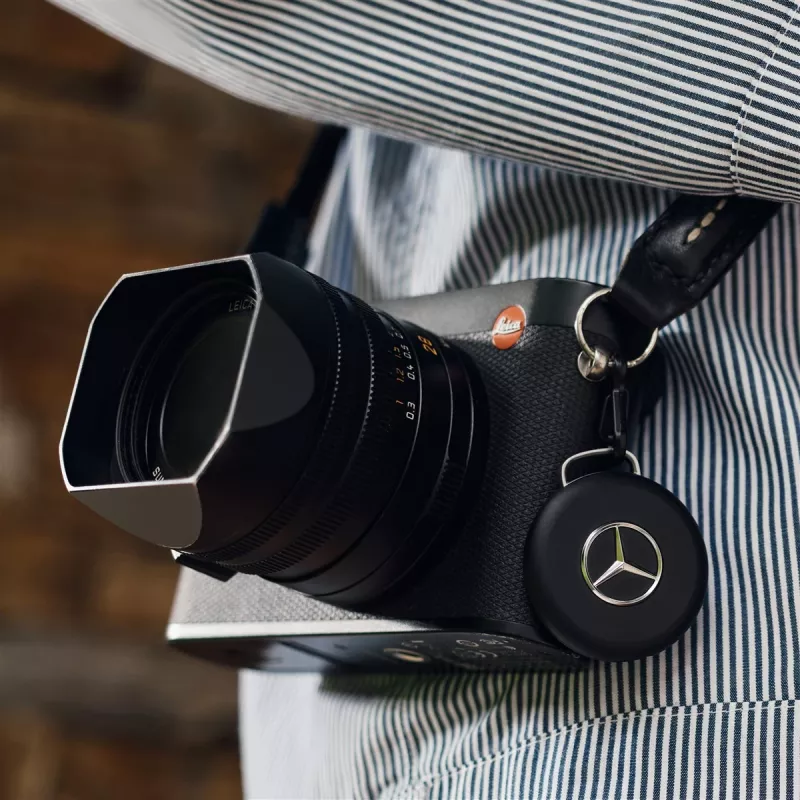 Chipolo LOOP Mercedes – rastreador Bluetooth recargable con lazo de silicona para iOS y Android, negro