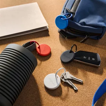 Chipolo POP – Rastreador Bluetooth con batería intercambiable para iOS y Android, pack de 4 - Negro, Blanco, Rojo, Azul