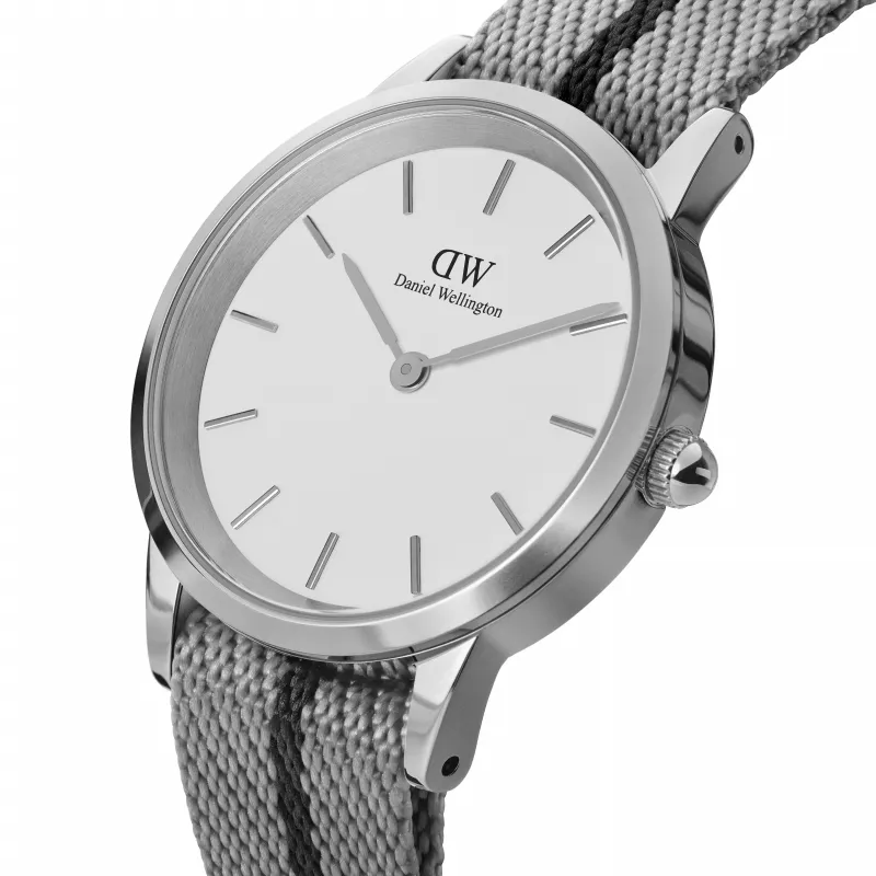 DANIEL WELLINGTON Petite Lumine Reloj de mujer 26mm Plata acero inoxidable malla DW00100679