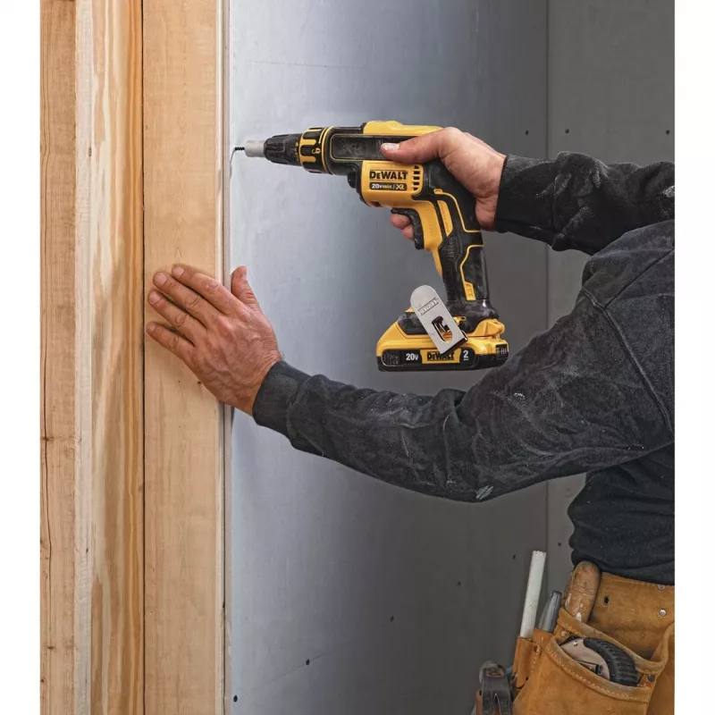 DEWALT DCF620D2-QW 18V atornillador de batería sin escobillas/llave de impacto 4400 RPM 2 baterías Li-Ion de 2 x 2,0Ah, cargador y TSTAK II Kitbox, negro/amarillo