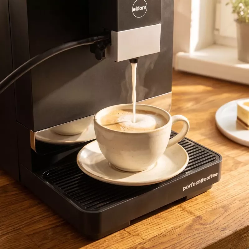 ELDOM ECA10 cafetera automática con presión, 7 programas, 19 bares, 1450 W, depósito de agua de 1,8 L, Bean-to-Cup, LCD, negra