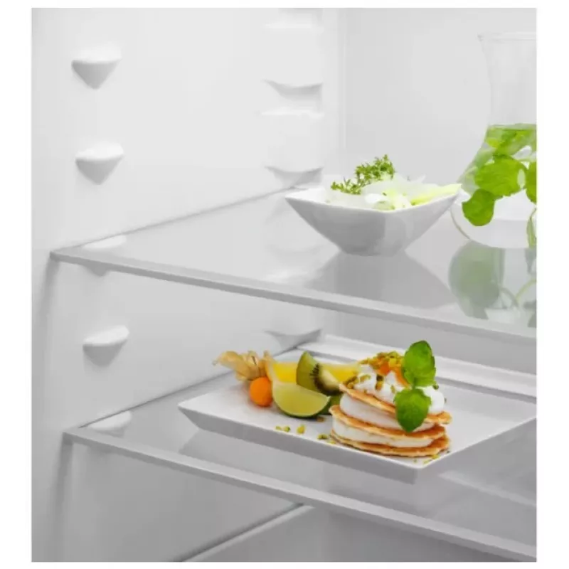 Frigorífico combi Electrolux LNA7NE18S con congelador inferior, 257 l, No Frost, clase energética E, blanco