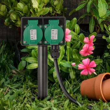 Enchufe de exterior Entac con pica de tierra IP44 2 tomas 5m