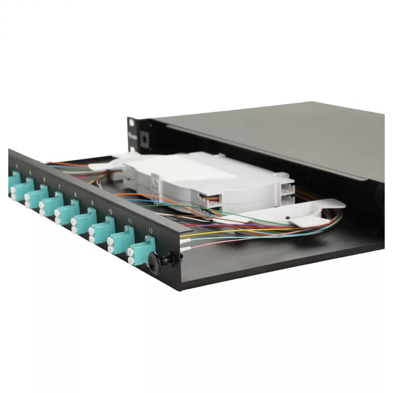 Caja de empalme de fibra óptica Equip de 12 puertos, LC dúplex, OM3, 1U, equipada, negra