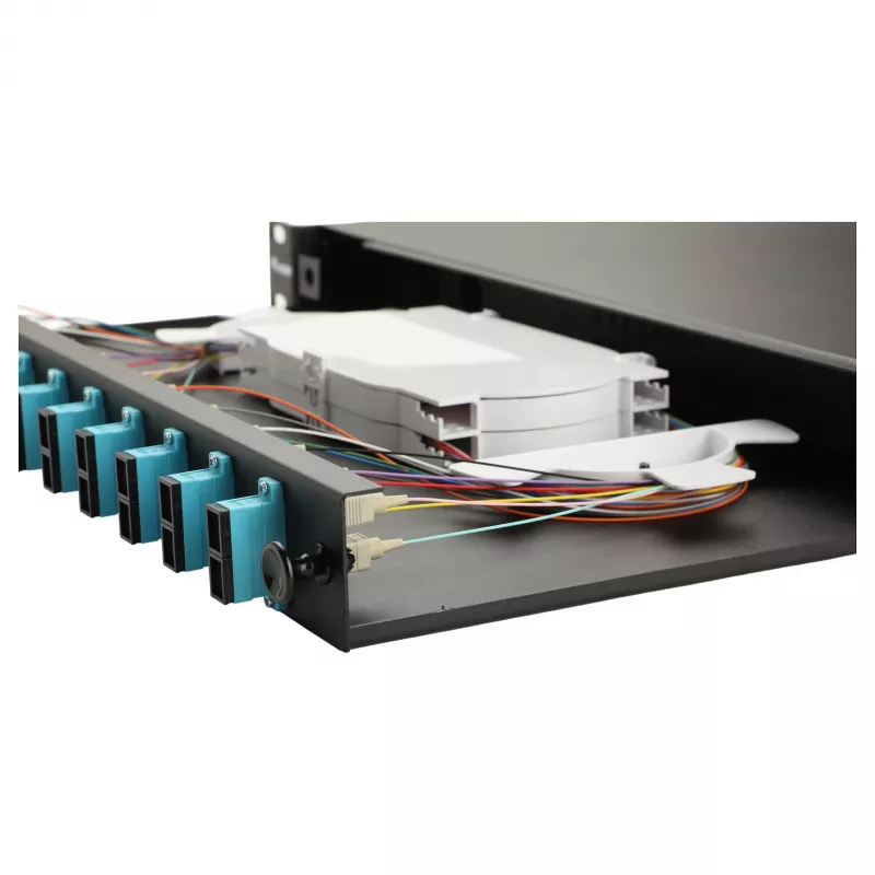 Caja de empalme de fibra óptica Equip 12 puertos, SC dúplex, OM3, 1U, equipada, negra