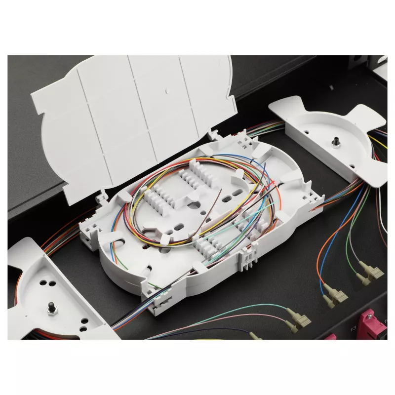 Equip Caja de empalme de fibra óptica de 12 puertos, SC dúplex, OM4, 1U, equipada, negra