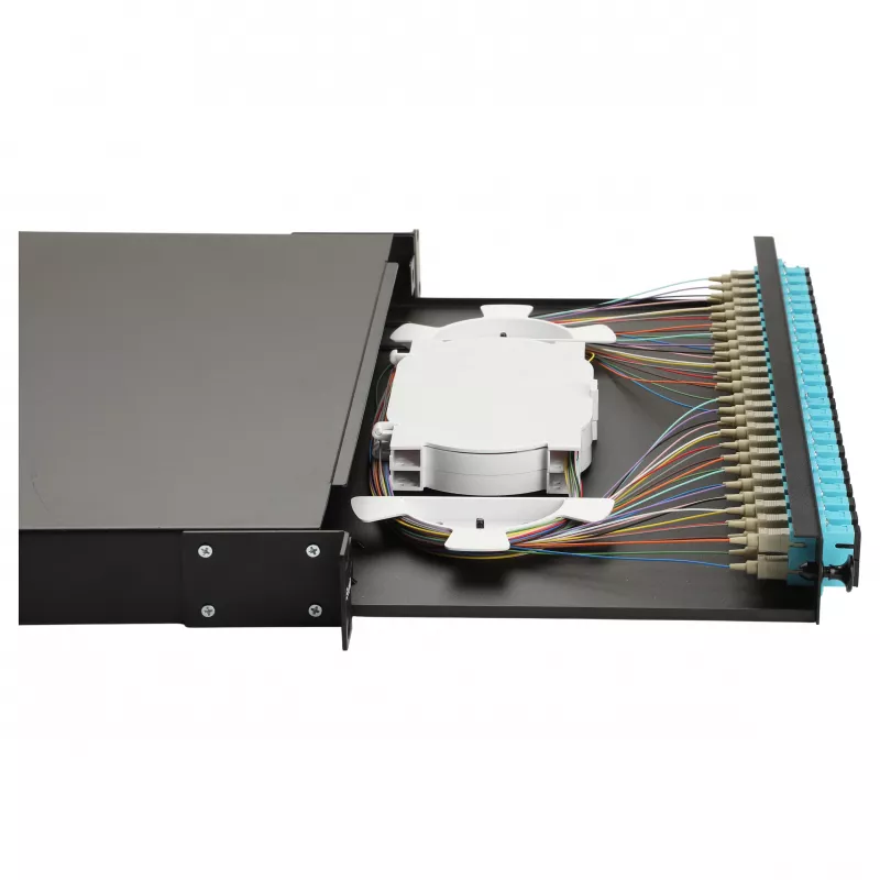 Caja de empalme de fibra óptica Equip 24 puertos, SC dúplex, OM3, 1U, equipada, negra