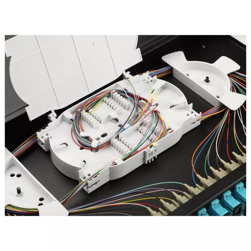 Caja de empalme de fibra óptica Equip 24 puertos, SC dúplex, OM3, 1U, equipada, negra