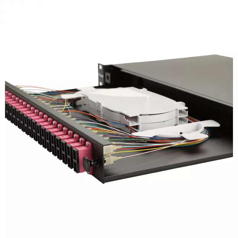 Equip Caja de empalme de fibra óptica de 24 puertos, SC dúplex, OM4, 1U, equipada, negra