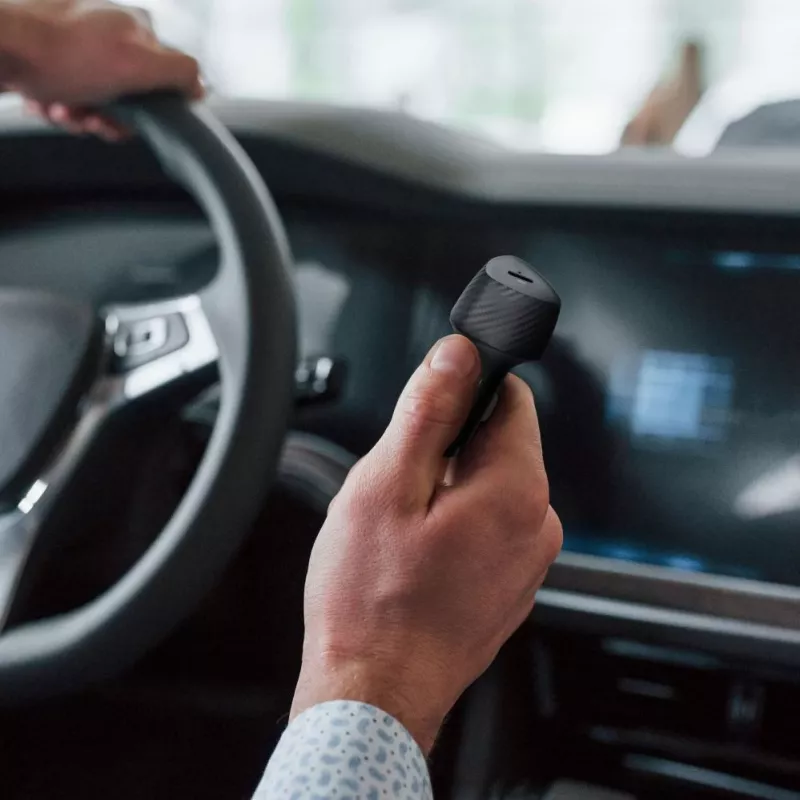 Forcell F-Energy Carbon cargador de coche USB-C QC3.0 PD 20W con cable USB-C a Lightning CC50-1C negro