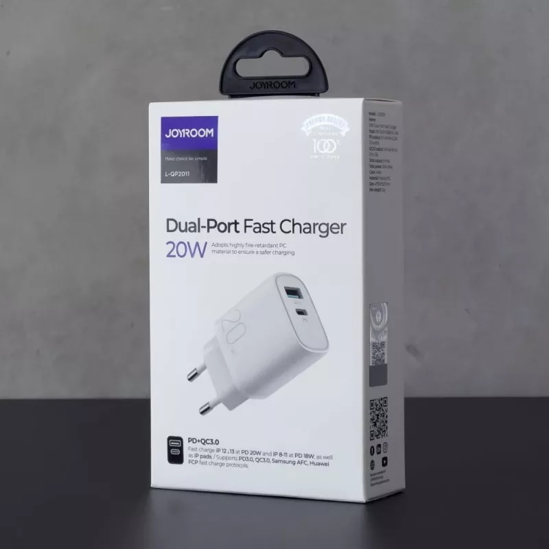 Cargador rápido JOYROOM USB-A QC3.0 / USB-C PD 20W blanco (L-QP2011)