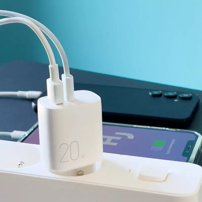 Cargador rápido JOYROOM USB-A QC3.0 / USB-C PD 20W blanco (L-QP2011)
